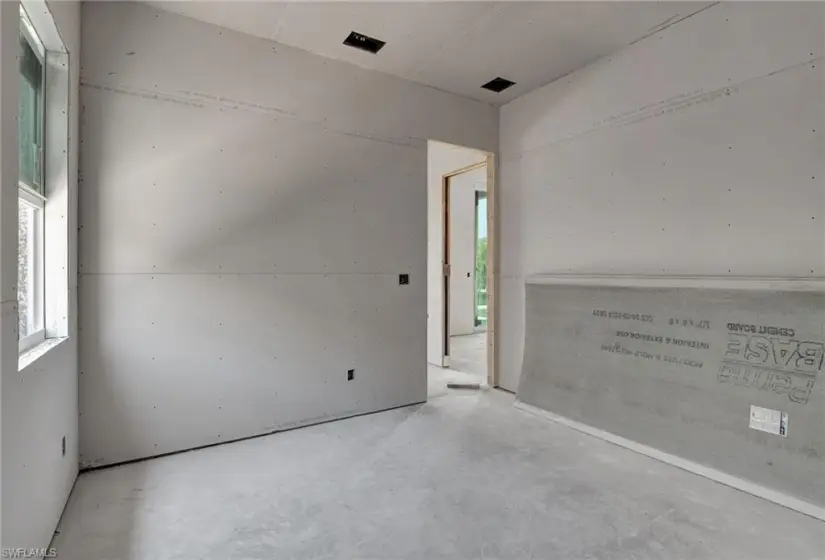 Empty room featuring concrete flooring